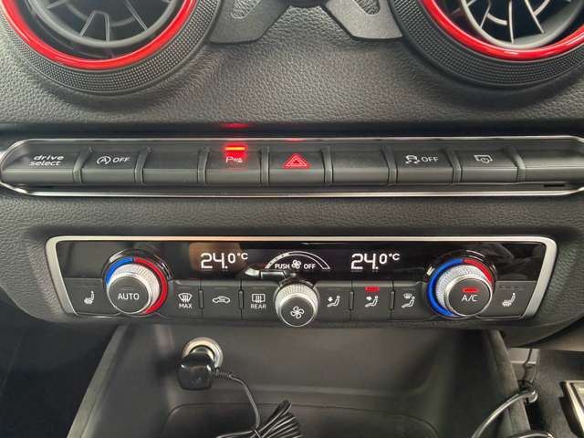 صورة مصغرة 13 لـ 2018 AUDI RS3 SEDAN