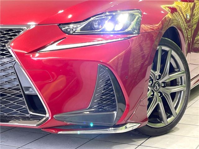 2017 Lexus IS photo 10