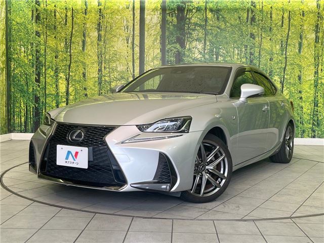 2017 Lexus IS photo 1