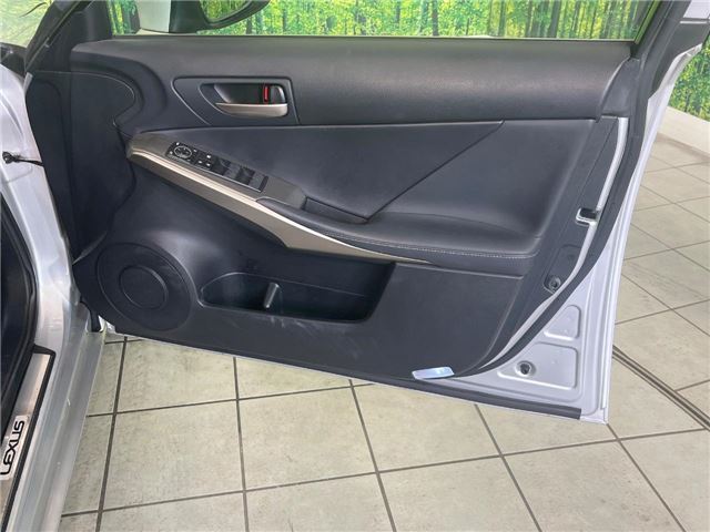 2017 Lexus IS 缩略图 26