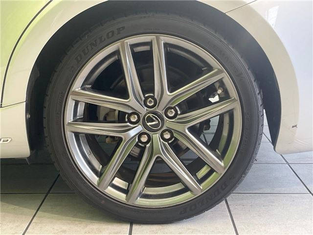 2017 Lexus IS photo 5