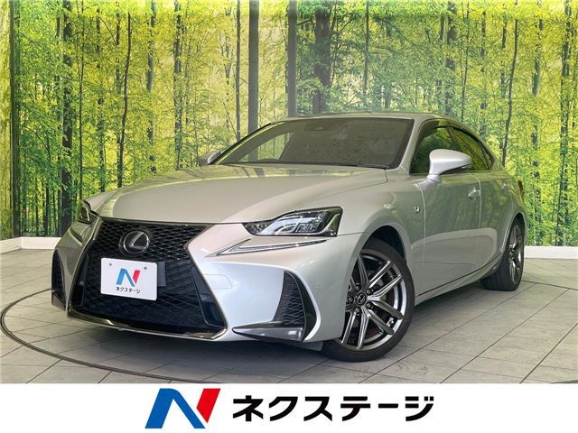 2017 Lexus IS photo 4
