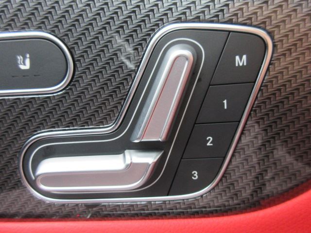 2025 Mercedes-BENZ GLA — миниатюра 39