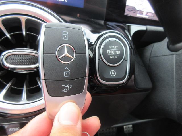 2025 Mercedes-BENZ GLA — миниатюра 52