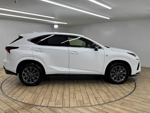 صورة مصغرة 17 لـ 2021 Lexus NX