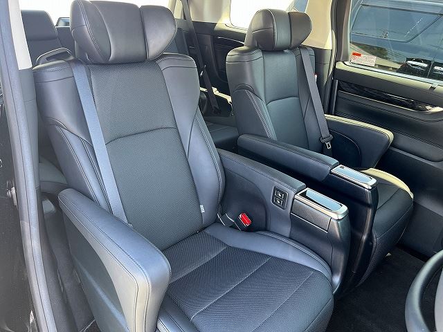 2021 Toyota ALPHARD — фото 10