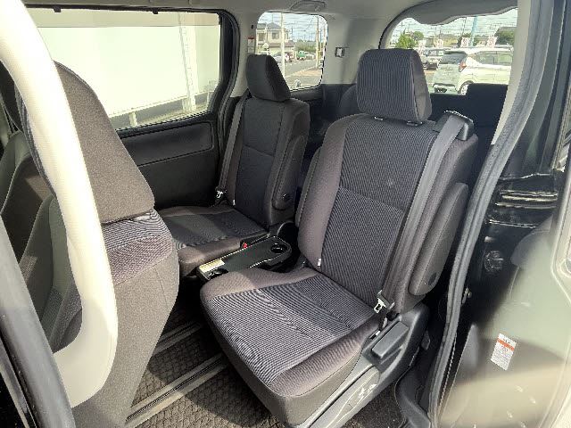 2016 Toyota NOAH 缩略图 13