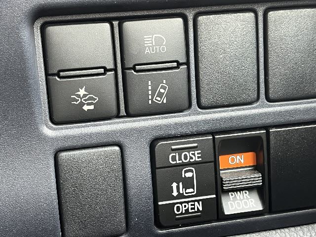 2016 Toyota NOAH 缩略图 17