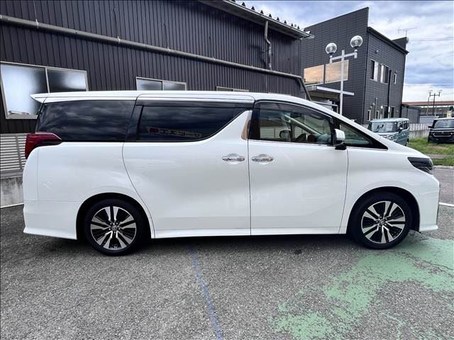 2022 Toyota ALPHARD — фото 6