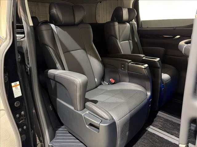 صورة 12 لـ 2017 Toyota VELLFIRE