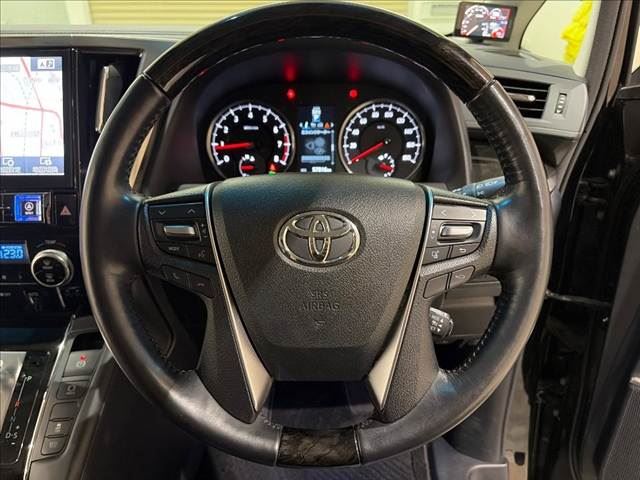 صورة 15 لـ 2017 Toyota VELLFIRE