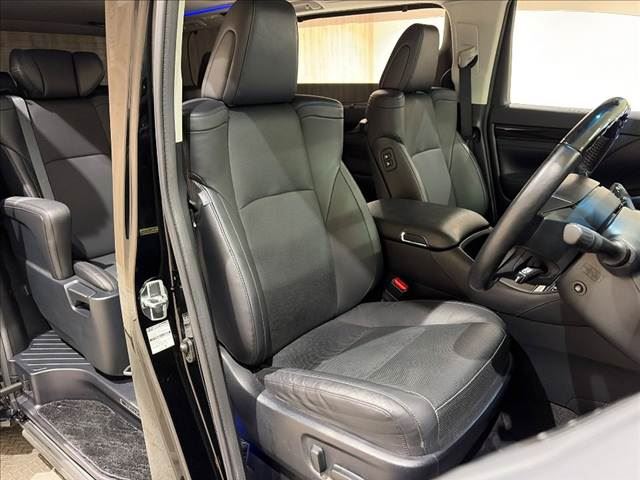 صورة 11 لـ 2017 Toyota VELLFIRE
