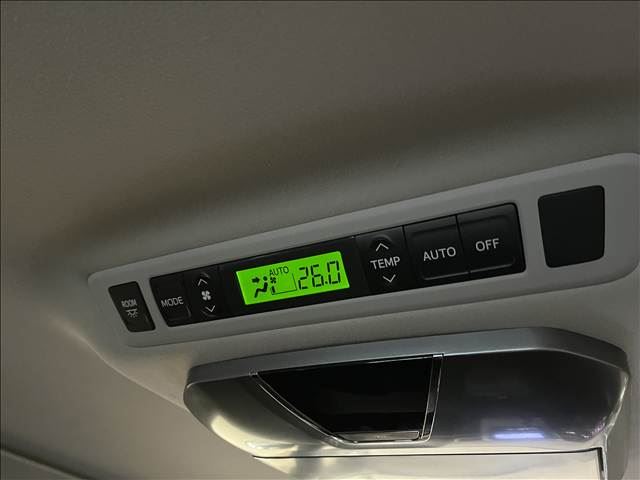 صورة 15 لـ 2012 Toyota VELLFIRE