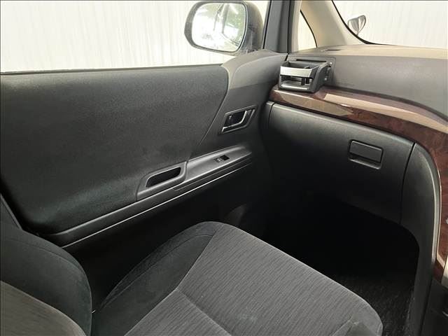 صورة 11 لـ 2012 Toyota VELLFIRE