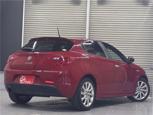 2012 ALFA Romeo GIULIETTA photo 2