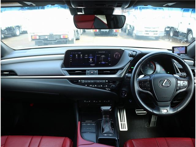 2018 Lexus ES photo 3