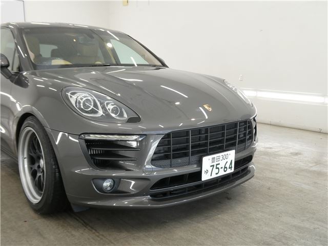 صورة 10 لـ 2014 Porsche MACAN
