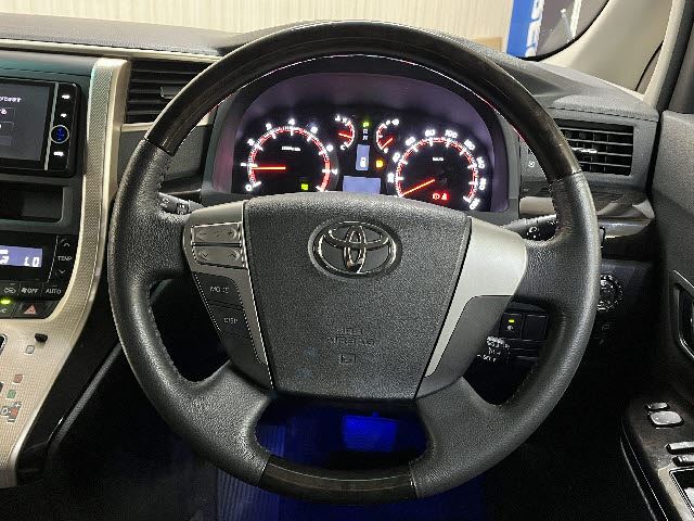 صورة 14 لـ 2013 Toyota VELLFIRE