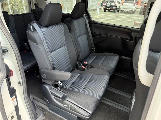 صورة مصغرة 18 لـ 2014 Toyota NOAH