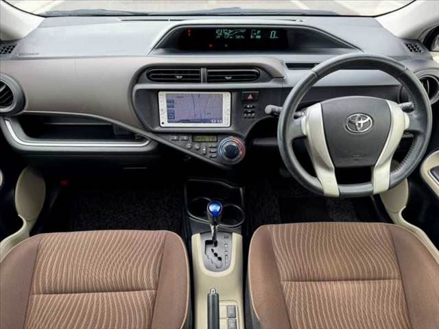 2013 Toyota AQUA — фото 2