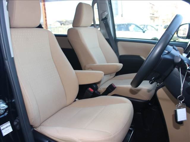 صورة مصغرة 16 لـ 2014 Toyota NOAH