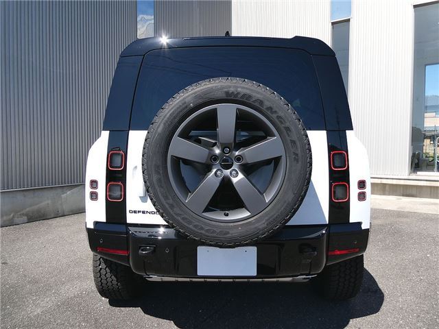 صورة 10 لـ 2026 LAND Rover DEFENDER