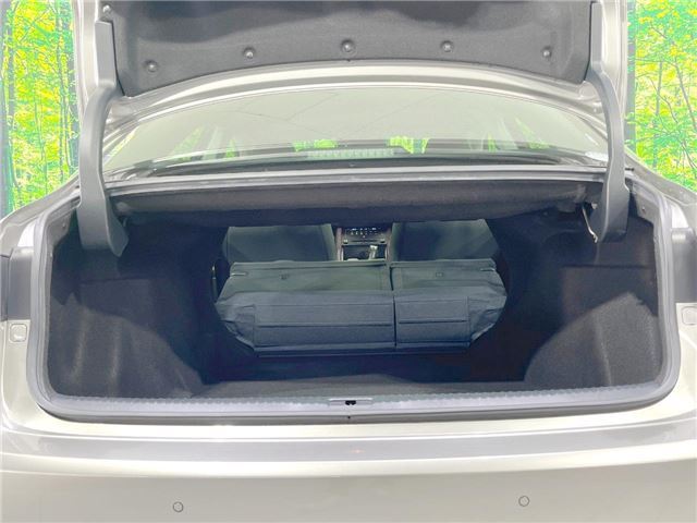 2017 Lexus IS — миниатюра 12