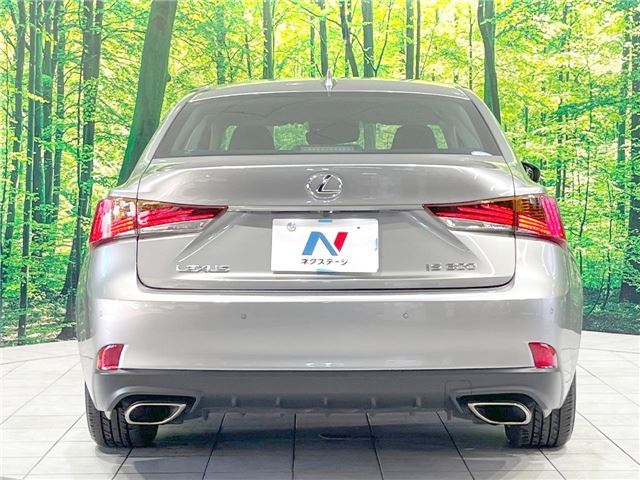 2017 Lexus IS — миниатюра 11