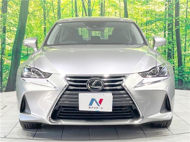 2017 Lexus IS — миниатюра 21