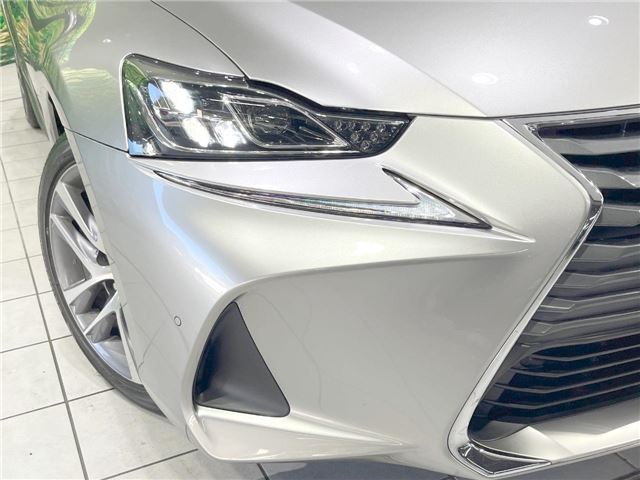 2017 Lexus IS — миниатюра 23