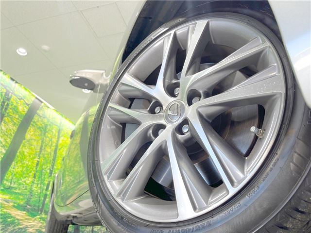 2017 Lexus IS — миниатюра 24