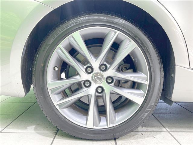 2017 Lexus IS — миниатюра 29