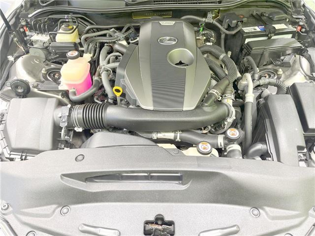 2017 Lexus IS photo 5