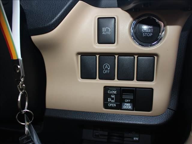 2014 Toyota NOAH — миниатюра 14