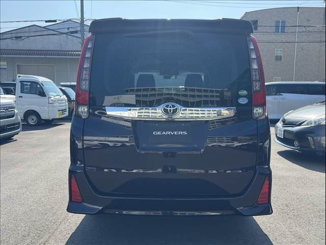 صورة 9 لـ 2015 Toyota NOAH