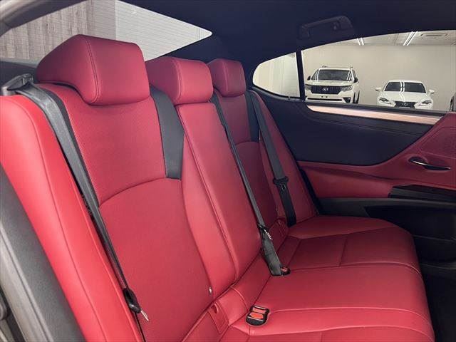 2020 Lexus ES photo 9
