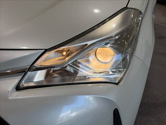 2017 Toyota VITZ — миниатюра 12