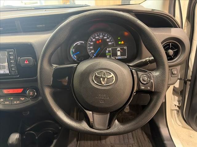 2017 Toyota VITZ — миниатюра 11