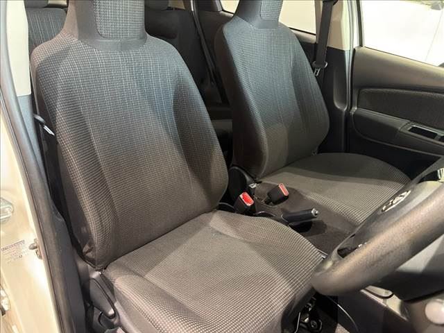 2017 Toyota VITZ — фото 8