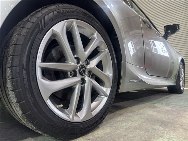 2019 Lexus RC thumbnail 25