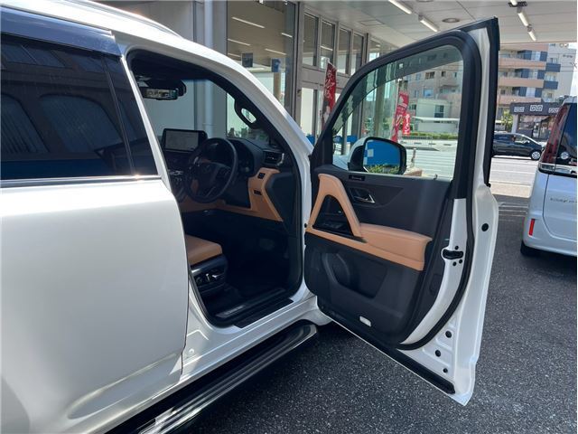 2024 Lexus LX — миниатюра 12