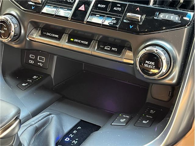 2024 Lexus LX — миниатюра 21