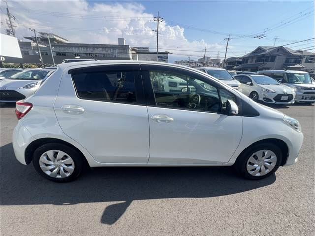 2017 Toyota VITZ — фото 6