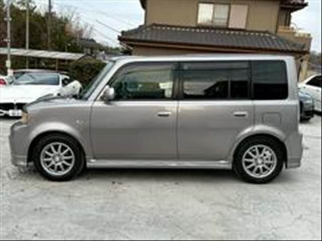 2004 Toyota BB — фото 9