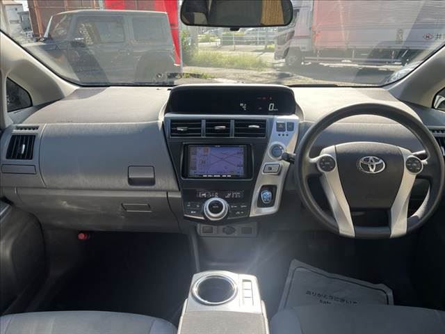 2011 Toyota PRIUS ALPHA 照片 3