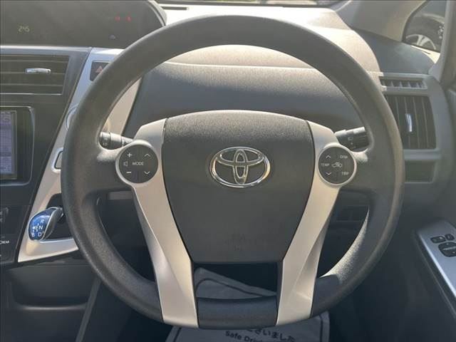 2011 Toyota PRIUS ALPHA 照片 10