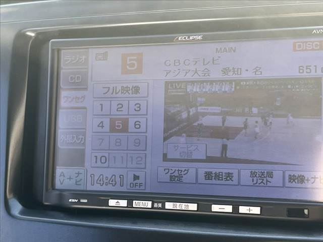 2011 Toyota PRIUS ALPHA 照片 5