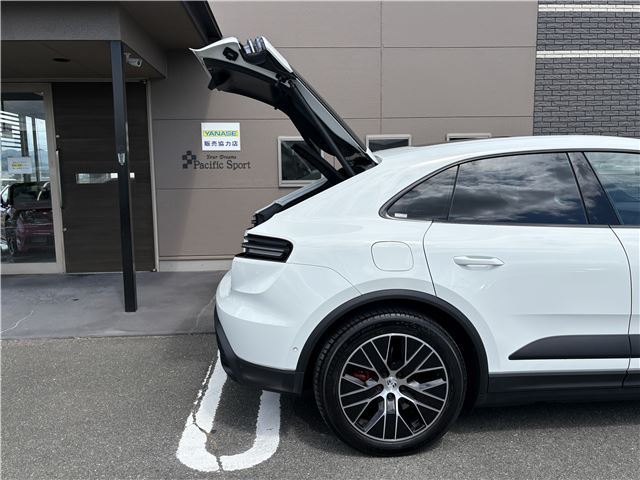 صورة مصغرة 17 لـ 2025 Porsche MACAN ELECTRIC