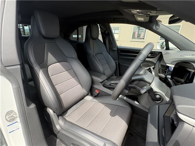 صورة مصغرة 34 لـ 2025 Porsche MACAN ELECTRIC