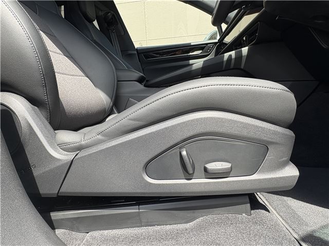 صورة مصغرة 35 لـ 2025 Porsche MACAN ELECTRIC